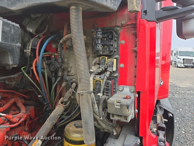 image for item YA0153 2019 Kenworth T680 semi truck