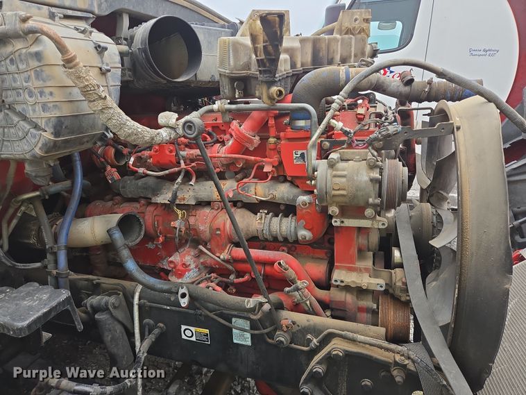 image for item YA0153 2019 Kenworth T680 semi truck