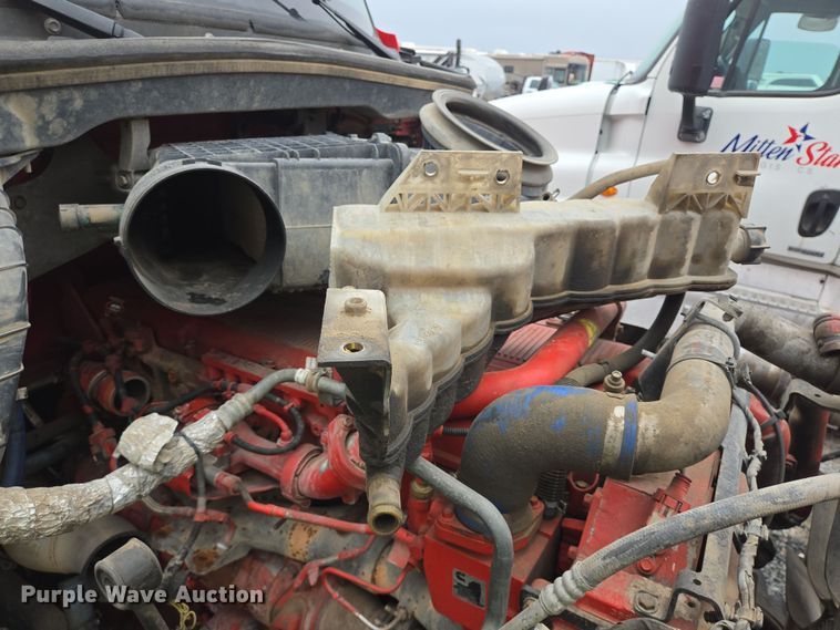 image for item YA0153 2019 Kenworth T680 semi truck