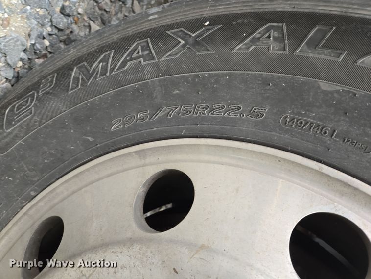 image for item YA0153 2019 Kenworth T680 semi truck