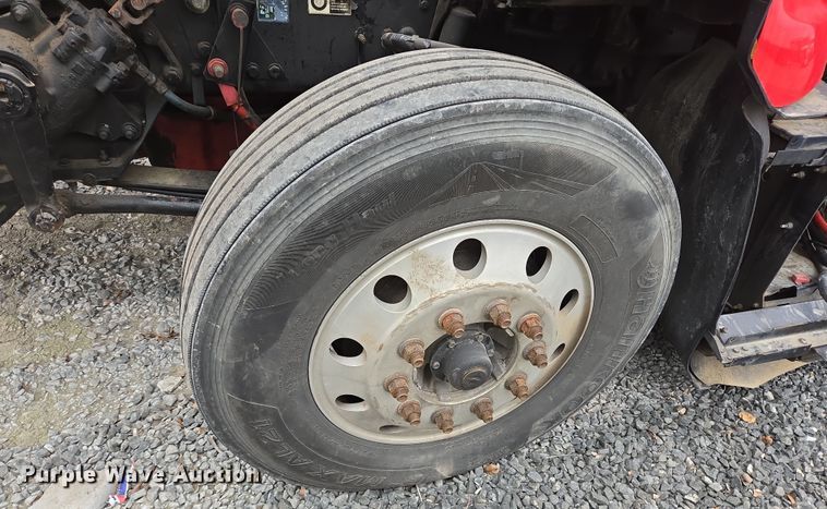 image for item YA0153 2019 Kenworth T680 semi truck