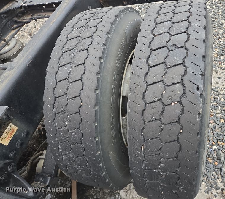 image for item YA0153 2019 Kenworth T680 semi truck