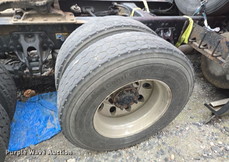 image for item YA0153 2019 Kenworth T680 semi truck