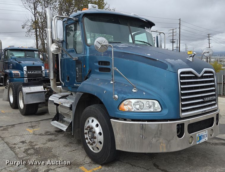 image for item YA0294 2011 Mack CXU613 semi truck