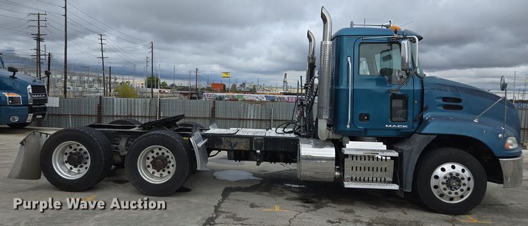 image for item YA0294 2011 Mack CXU613 semi truck
