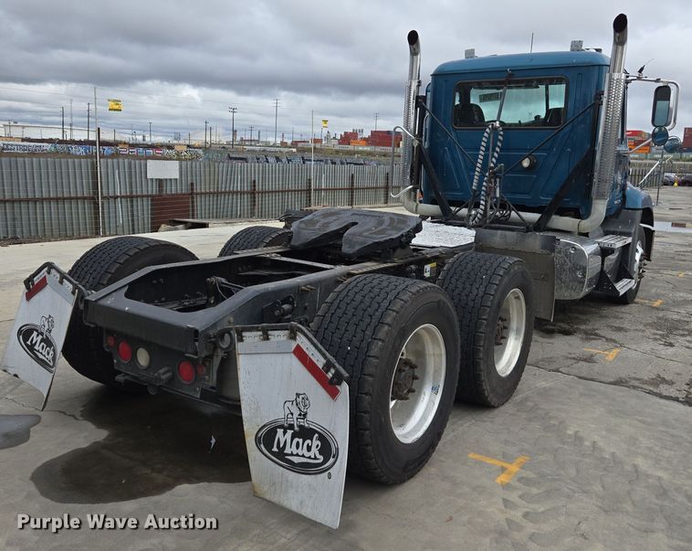 image for item YA0294 2011 Mack CXU613 semi truck