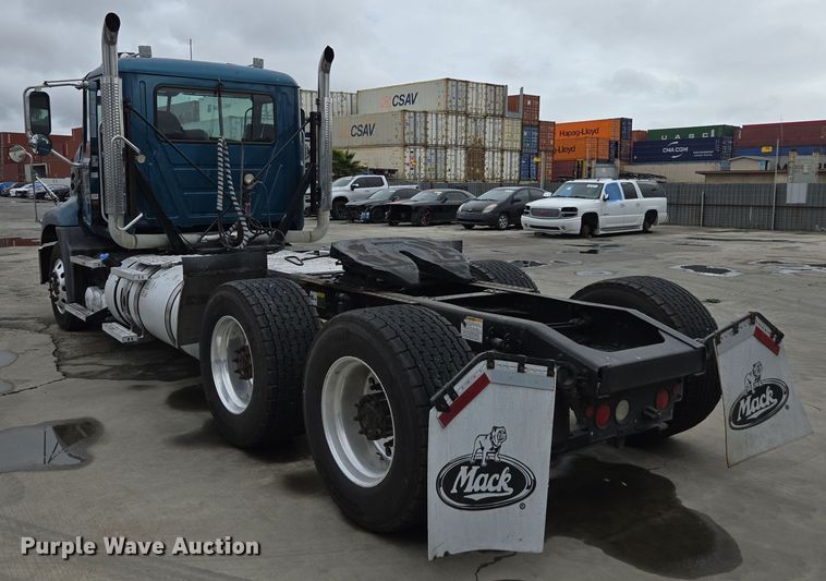 image for item YA0294 2011 Mack CXU613 semi truck