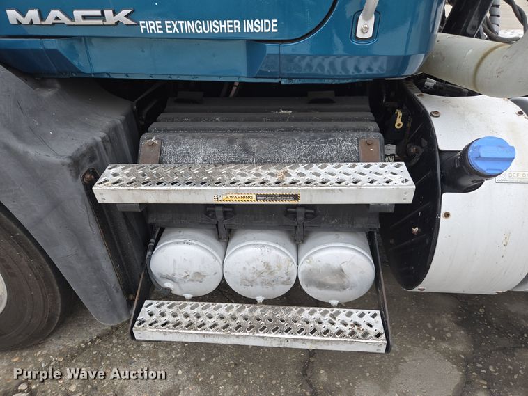 image for item YA0294 2011 Mack CXU613 semi truck