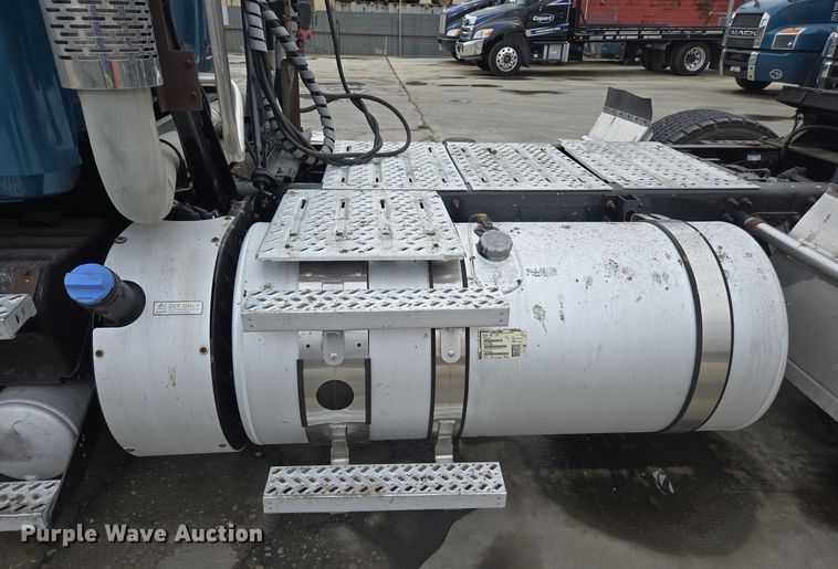 image for item YA0294 2011 Mack CXU613 semi truck