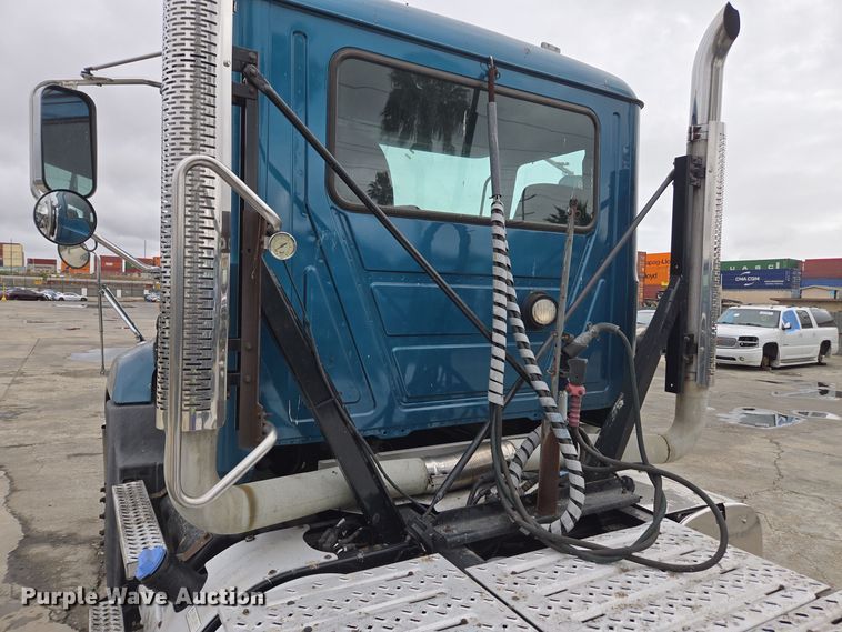 image for item YA0294 2011 Mack CXU613 semi truck