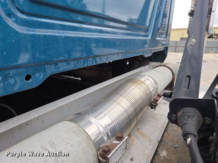 image for item YA0294 2011 Mack CXU613 semi truck