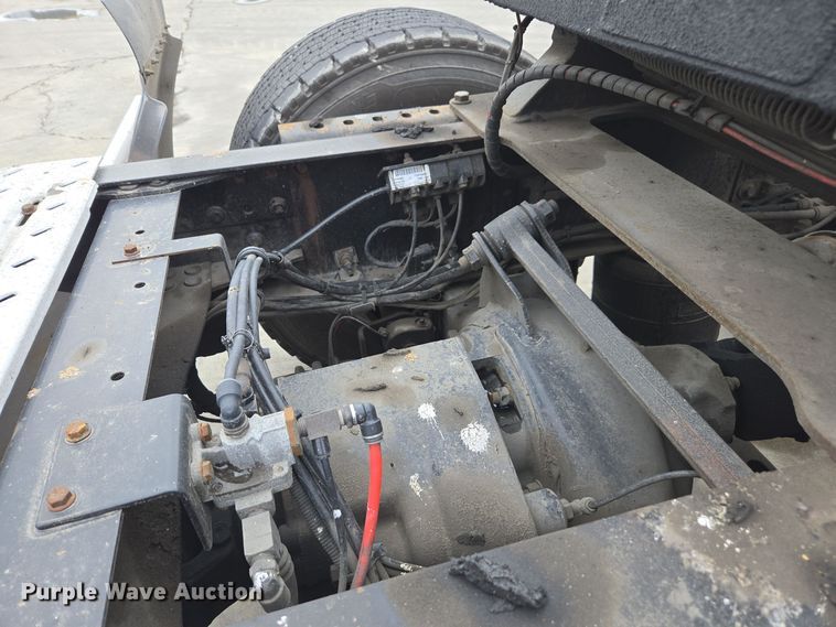 image for item YA0294 2011 Mack CXU613 semi truck