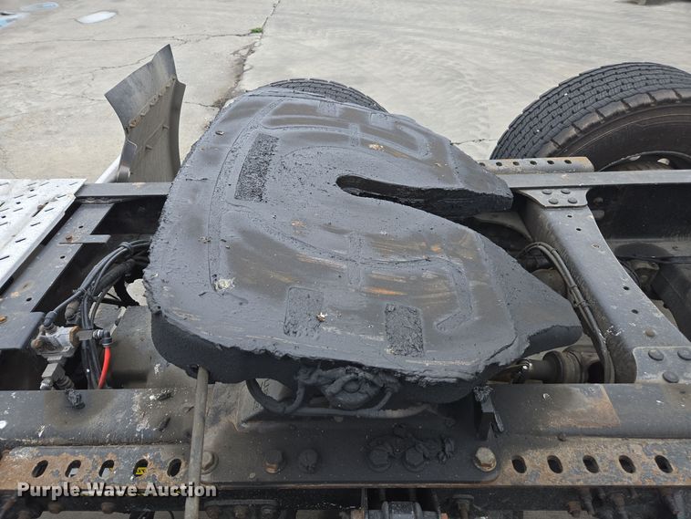 image for item YA0294 2011 Mack CXU613 semi truck