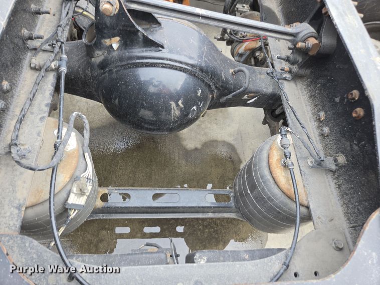 image for item YA0294 2011 Mack CXU613 semi truck