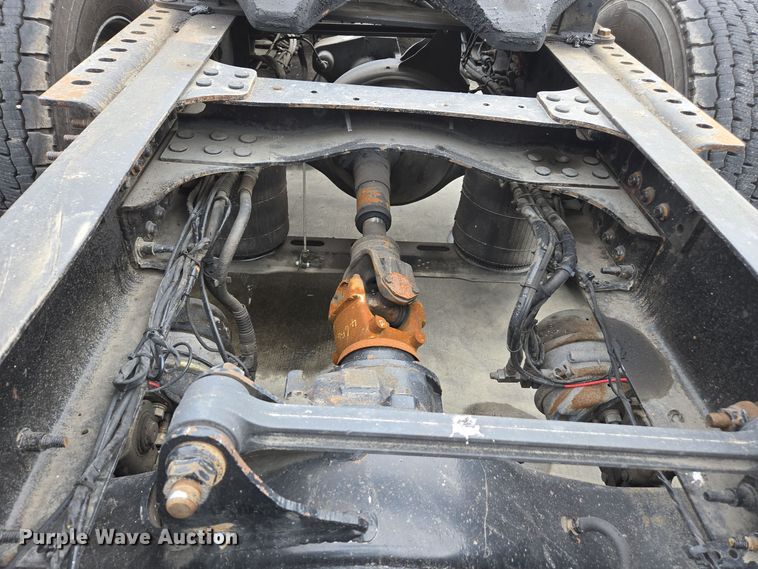 image for item YA0294 2011 Mack CXU613 semi truck