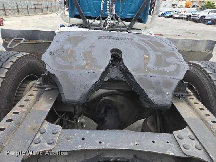 image for item YA0294 2011 Mack CXU613 semi truck