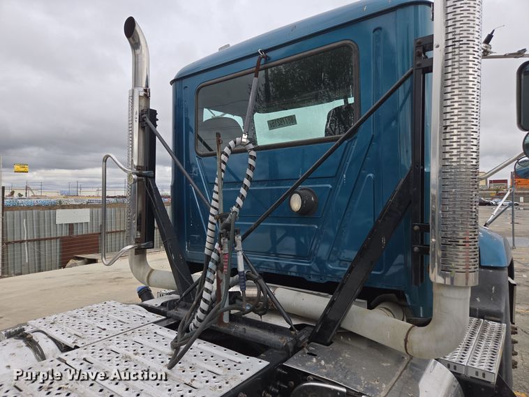 image for item YA0294 2011 Mack CXU613 semi truck