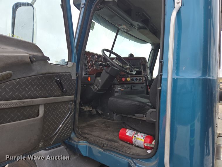image for item YA0294 2011 Mack CXU613 semi truck