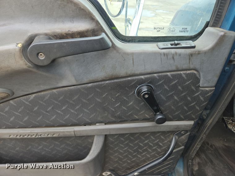 image for item YA0294 2011 Mack CXU613 semi truck