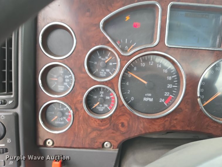 image for item YA0294 2011 Mack CXU613 semi truck