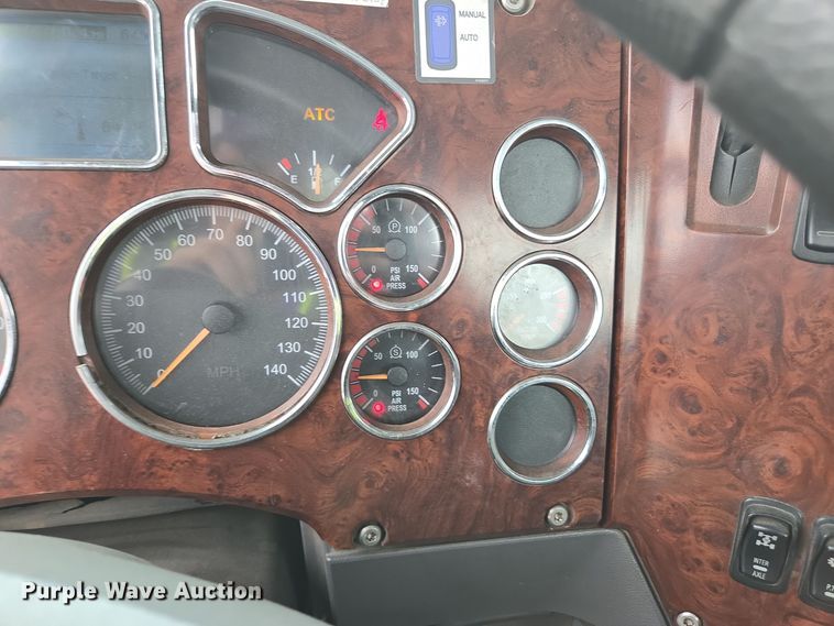 image for item YA0294 2011 Mack CXU613 semi truck