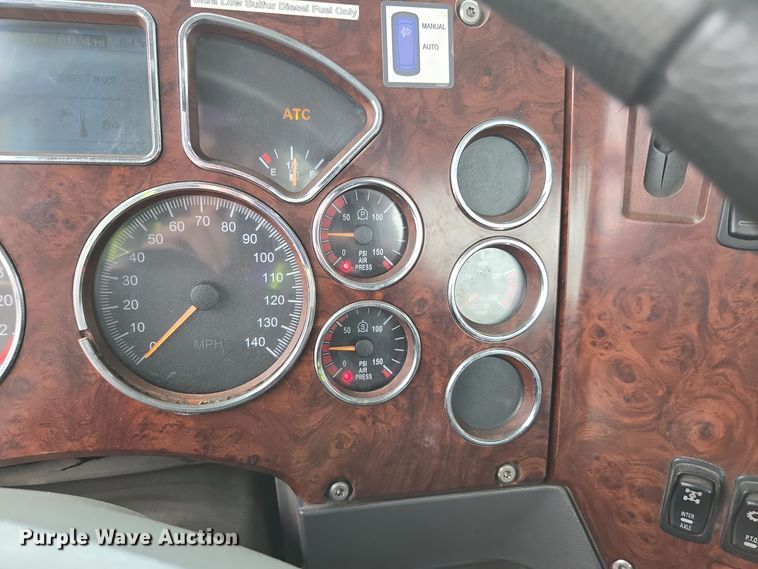 image for item YA0294 2011 Mack CXU613 semi truck