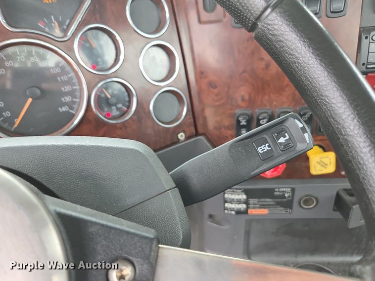 image for item YA0294 2011 Mack CXU613 semi truck