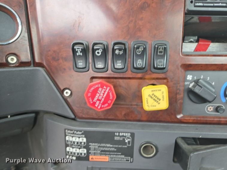 image for item YA0294 2011 Mack CXU613 semi truck