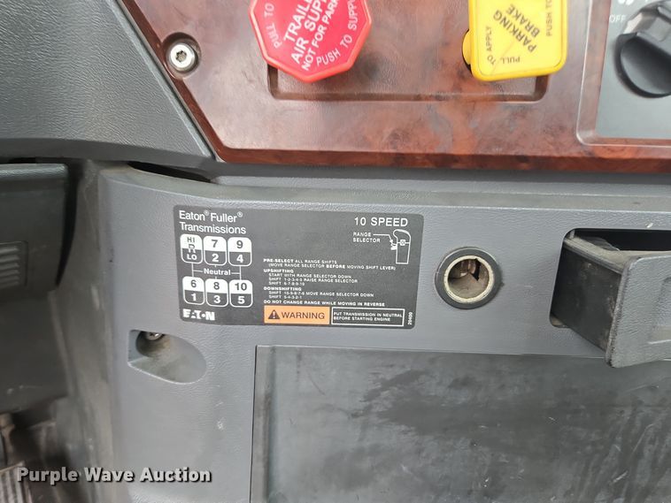 image for item YA0294 2011 Mack CXU613 semi truck