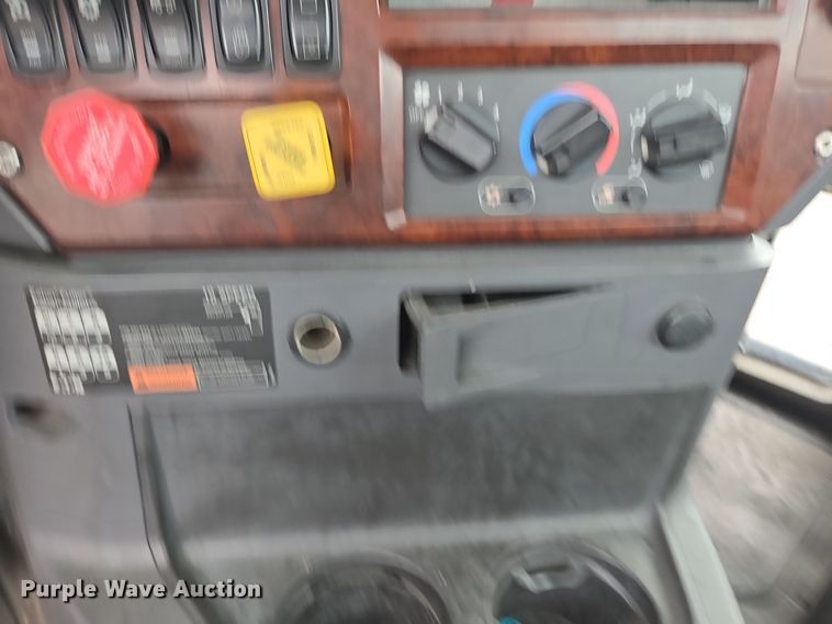 image for item YA0294 2011 Mack CXU613 semi truck