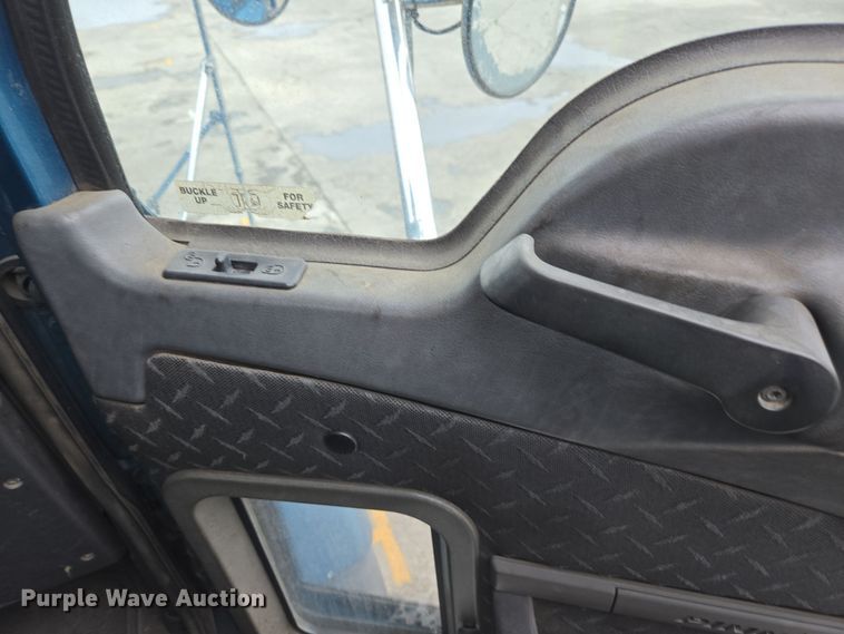 image for item YA0294 2011 Mack CXU613 semi truck