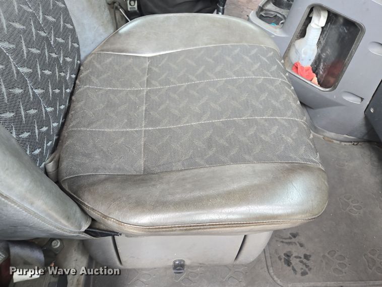 image for item YA0294 2011 Mack CXU613 semi truck