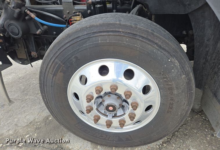 image for item YA0294 2011 Mack CXU613 semi truck