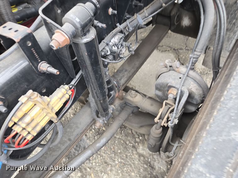 image for item YA0294 2011 Mack CXU613 semi truck