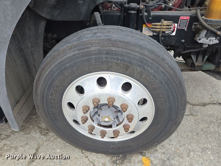 image for item YA0294 2011 Mack CXU613 semi truck