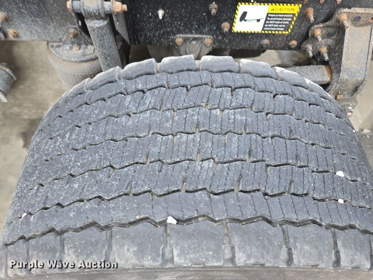 image for item YA0294 2011 Mack CXU613 semi truck