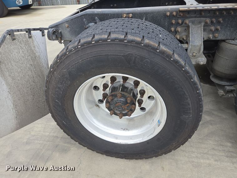 image for item YA0294 2011 Mack CXU613 semi truck