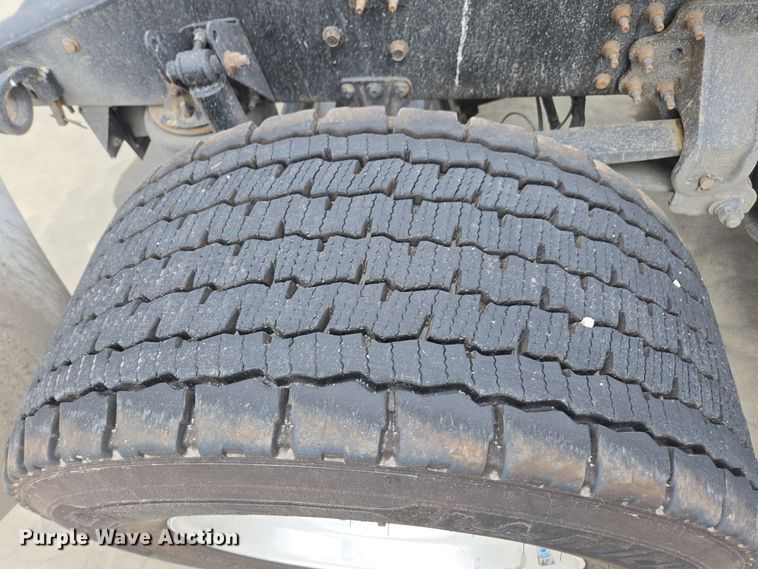 image for item YA0294 2011 Mack CXU613 semi truck