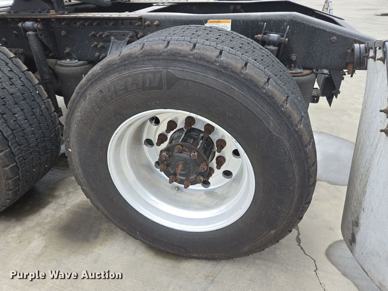 image for item YA0294 2011 Mack CXU613 semi truck