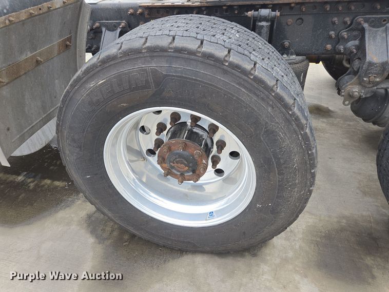 image for item YA0294 2011 Mack CXU613 semi truck