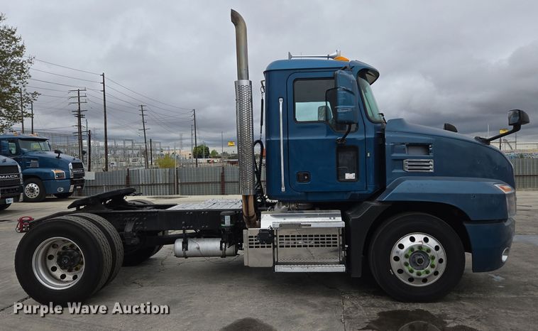 image for item YA0297 2019 Mack Anthem AN42T semi truck