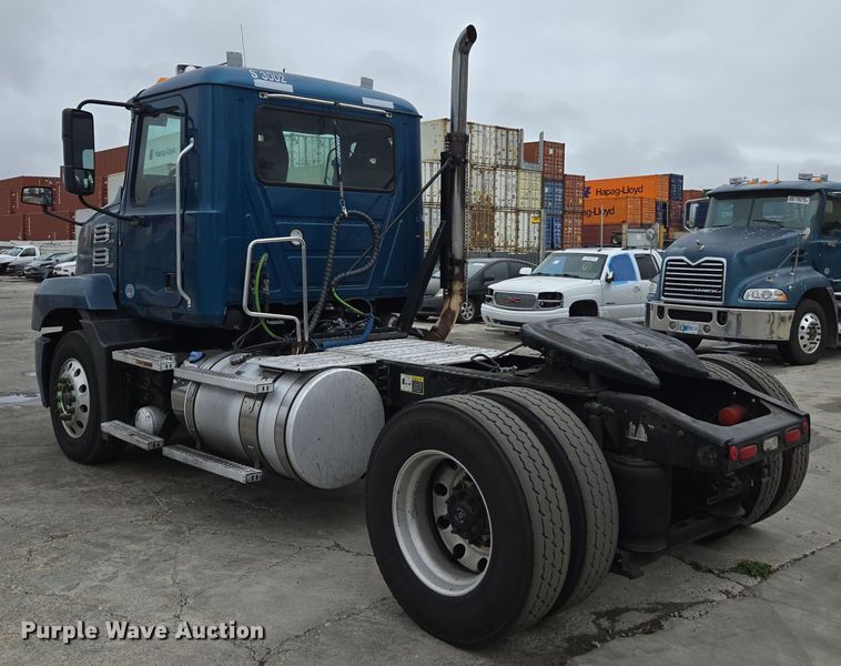 image for item YA0297 2019 Mack Anthem AN42T semi truck