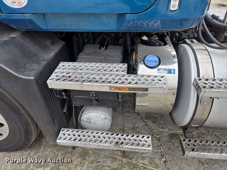 image for item YA0297 2019 Mack Anthem AN42T semi truck