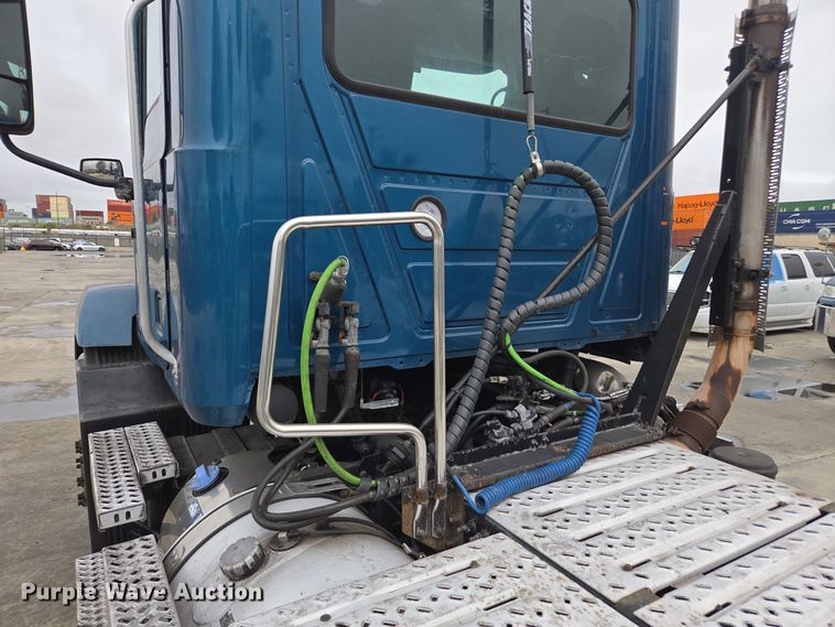 image for item YA0297 2019 Mack Anthem AN42T semi truck