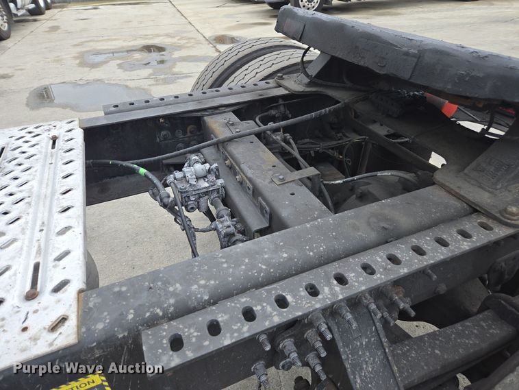 image for item YA0297 2019 Mack Anthem AN42T semi truck