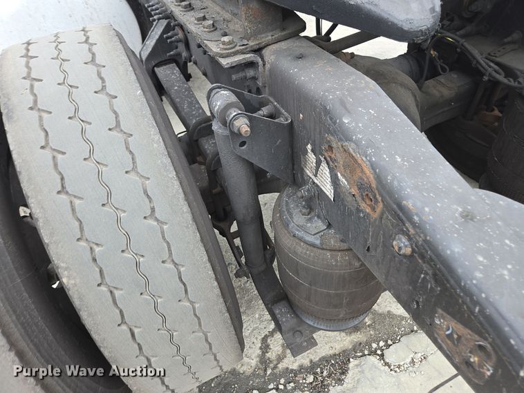 image for item YA0297 2019 Mack Anthem AN42T semi truck