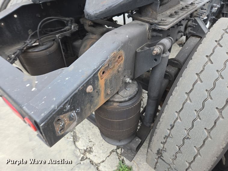 image for item YA0297 2019 Mack Anthem AN42T semi truck