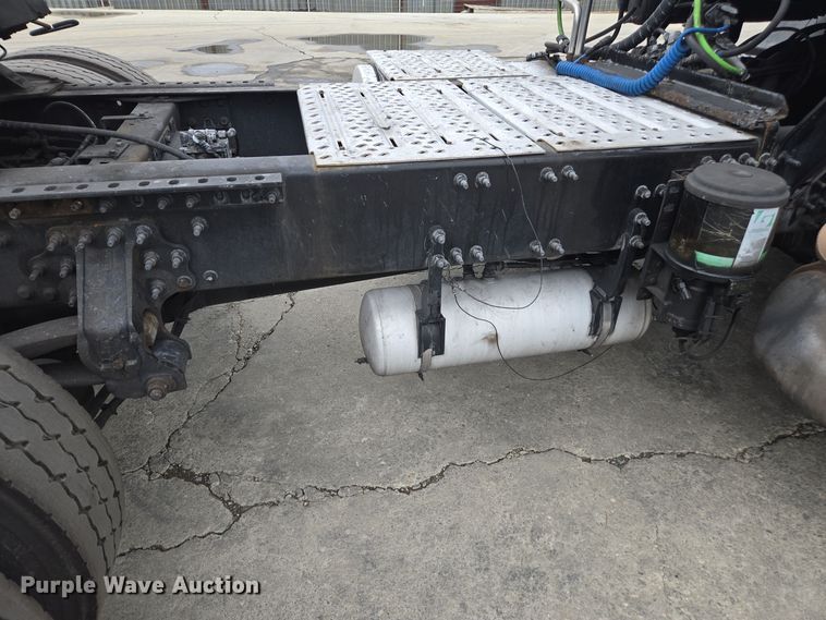 image for item YA0297 2019 Mack Anthem AN42T semi truck