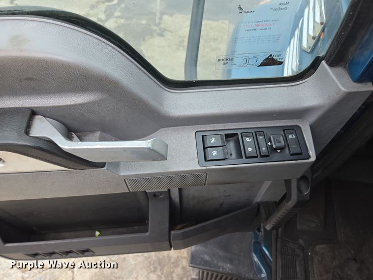 image for item YA0297 2019 Mack Anthem AN42T semi truck