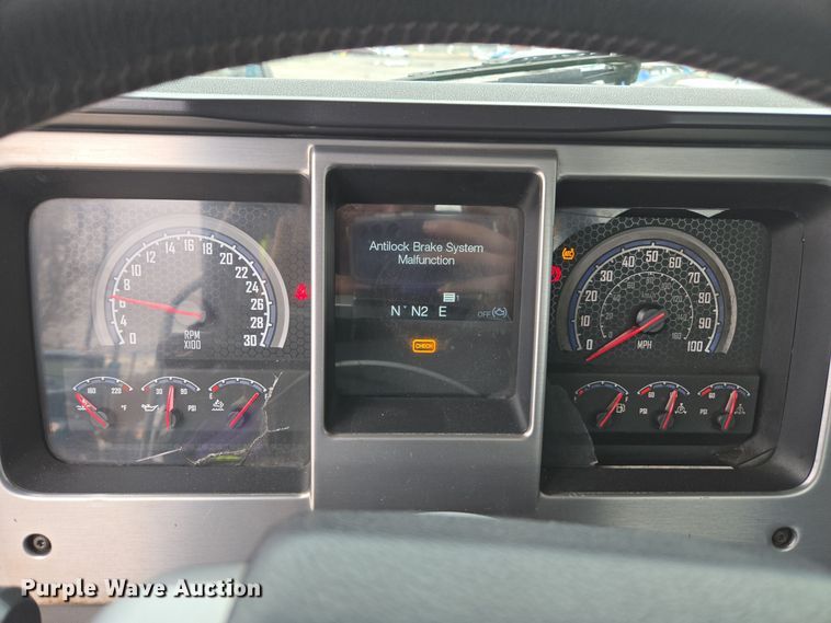 image for item YA0297 2019 Mack Anthem AN42T semi truck